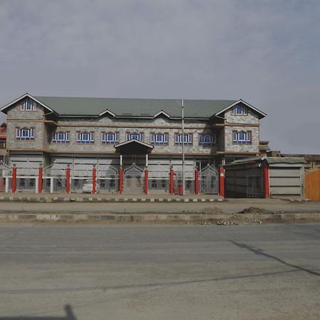 Capital O Sobo Central Srīnagar Exterior foto