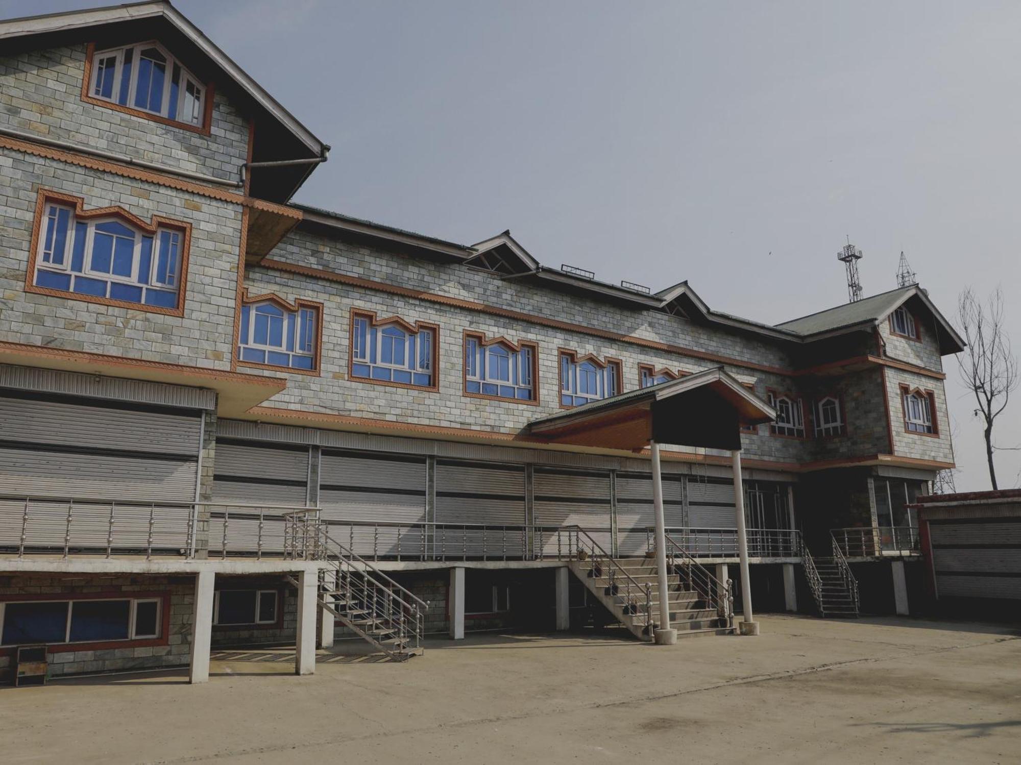 Capital O Sobo Central Srīnagar Exterior foto