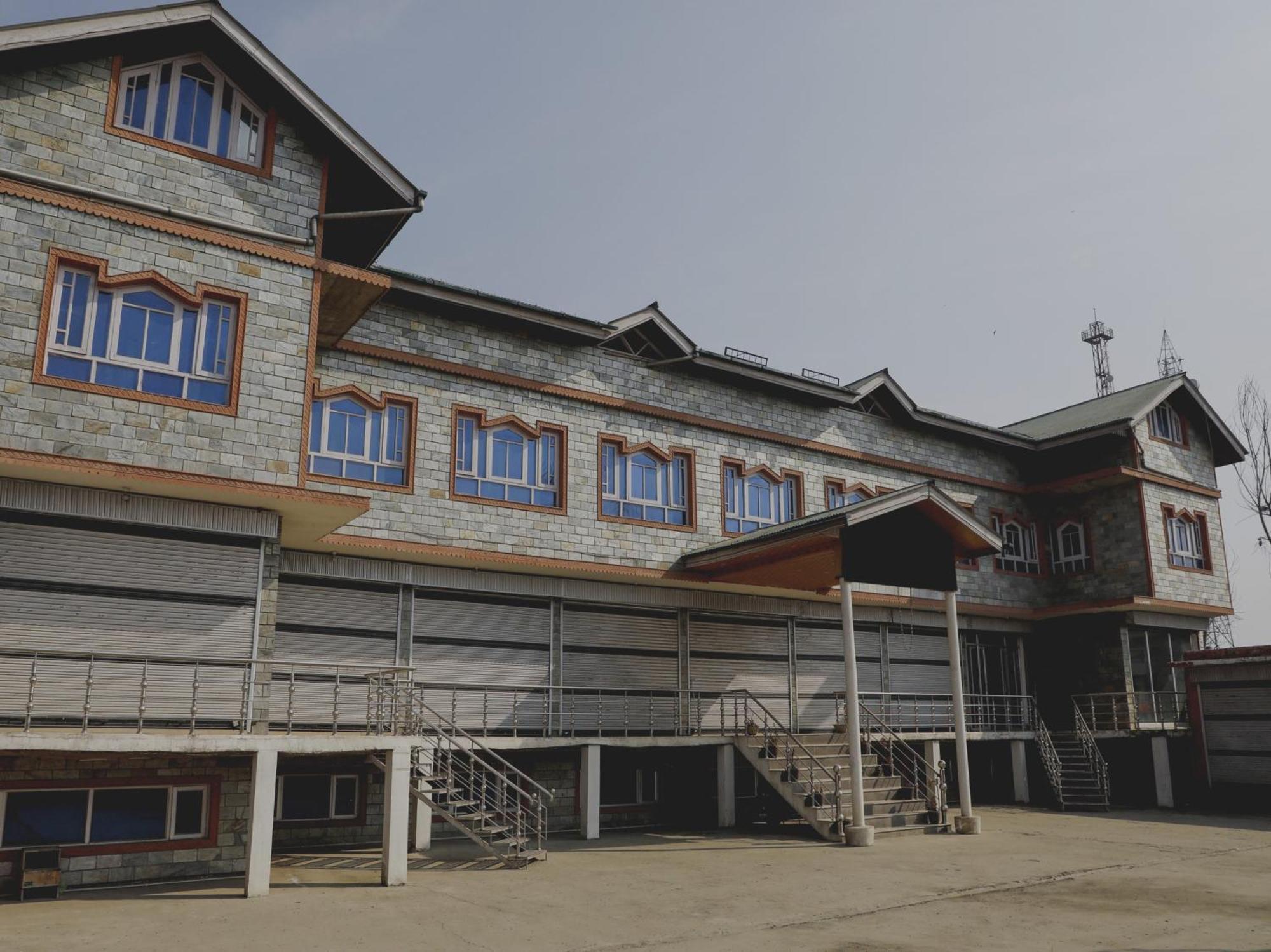 Capital O Sobo Central Srīnagar Exterior foto